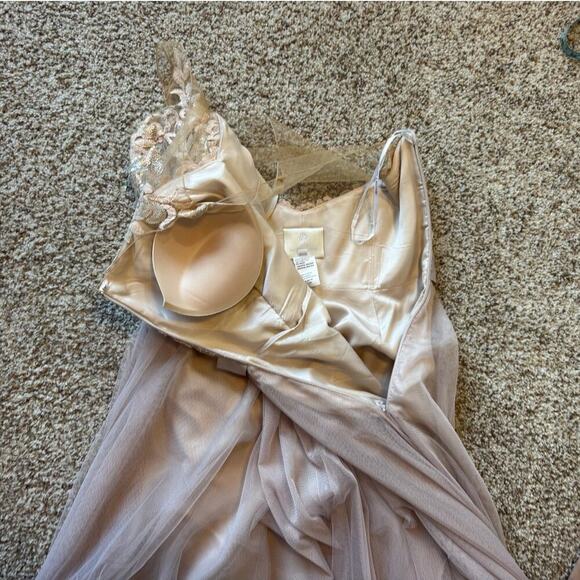 WATTERS & WATTERS Womens Formal Dress, size 12, Gold sequin & Tulle - Picture 13 of 15